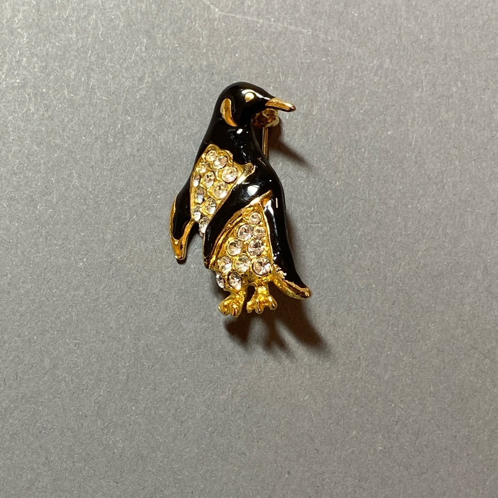 Rhinestone black enamel penguin animal pin brooch
